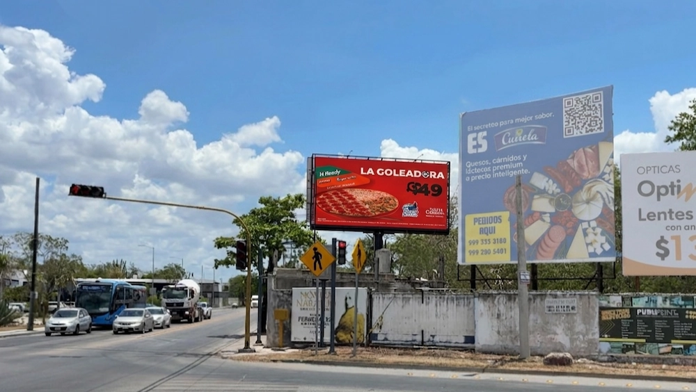Estación de metro con publicidad digital